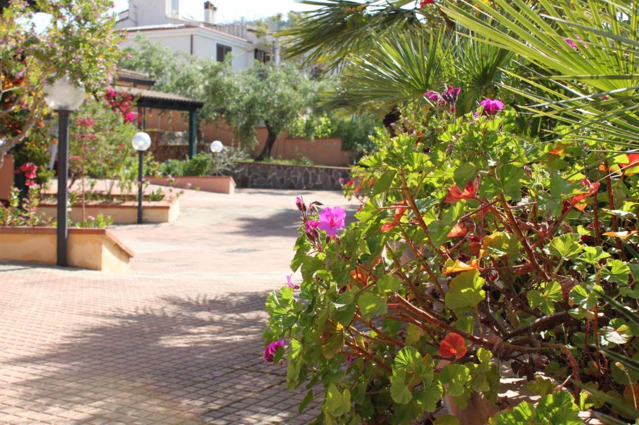 Aparthotel Arbatax Le Terrazze Sul Mare Extérieur photo